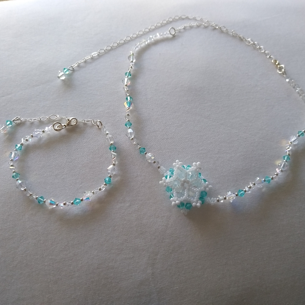 Snowflake choker